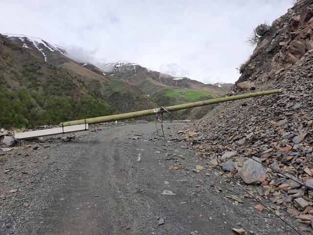 В горах Дагестана обвалы после дождей перекрыли дорогу