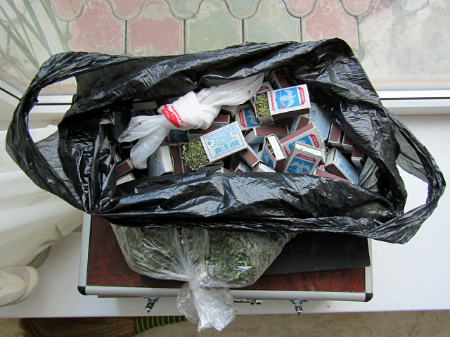 В Дагестане полиция за 40 тыс. рублей «купила» у наркодилера 100 спичечных коробков с марихуаной 