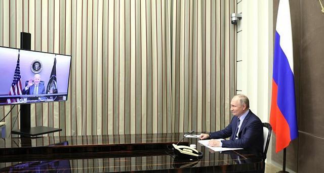 Путин в режиме видеоконференции проводит переговоры с Байденом