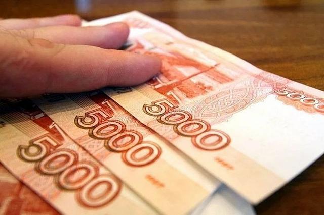 Путин хочет выплатить по 15 тысяч рублей всем силовикам