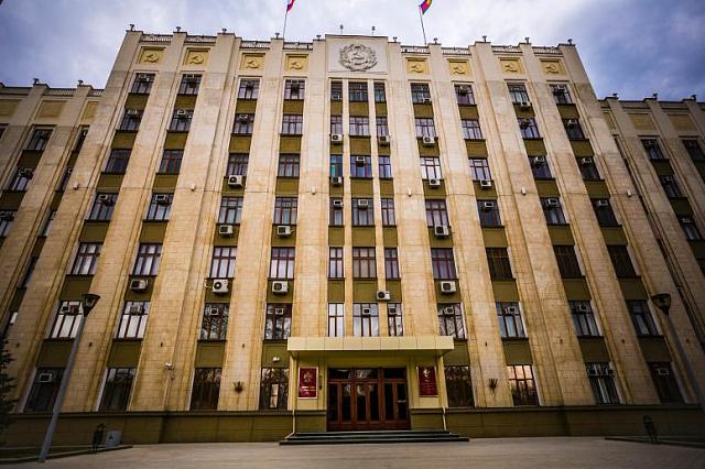 Житель Краснодара бросал кирпичи в здание краевой администрации