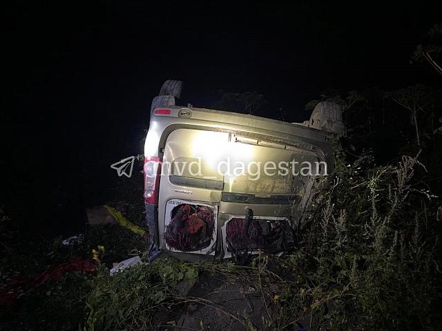 В Дагестане машина с туристами из разных регионов упала со 100-метровой высоты