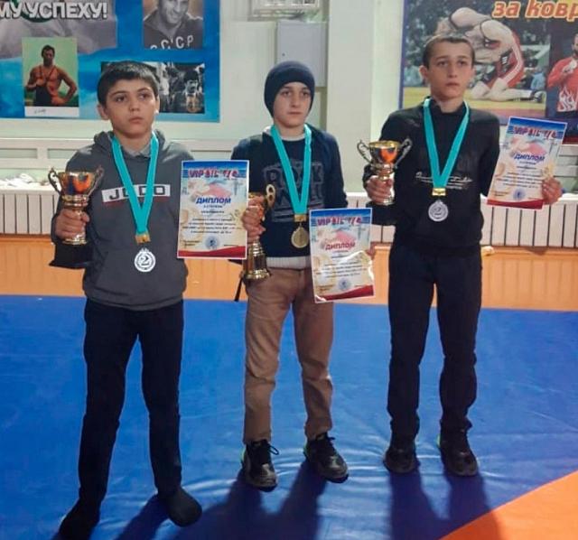 Дагестанские спортсмены взяли первые места на соревнованиях по вольной борьбе