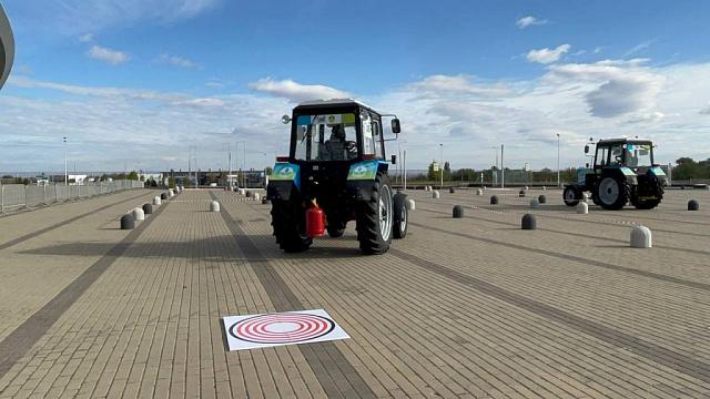 На Ставрополье 32 механизатора устроили «Трактор-шоу» 