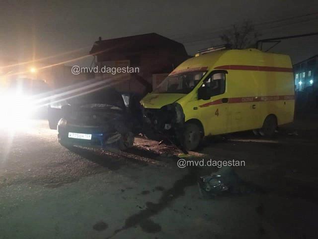 Два человека пострадали в ДТП с реанимобилем в Дагестане