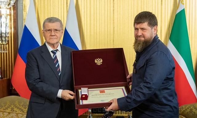 Путин наградил Кадырова Почётной грамотой