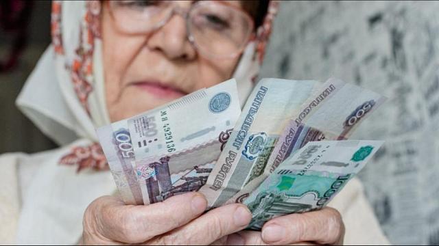 Путин поручил до 20 апреля определиться с увеличением пенсий и МРОТ