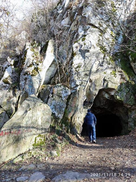 Вандалы разрисовали пещеру Вечной мерзлоты в Железноводске