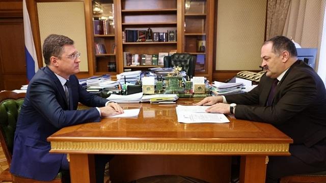 Куратор СКФО Новак обсудил с главой Дагестана Меликовым актуальные вопросы