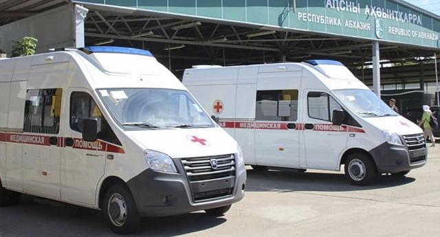 Чеченская республика подарила минздраву Абхазии две кареты скорой помощи 