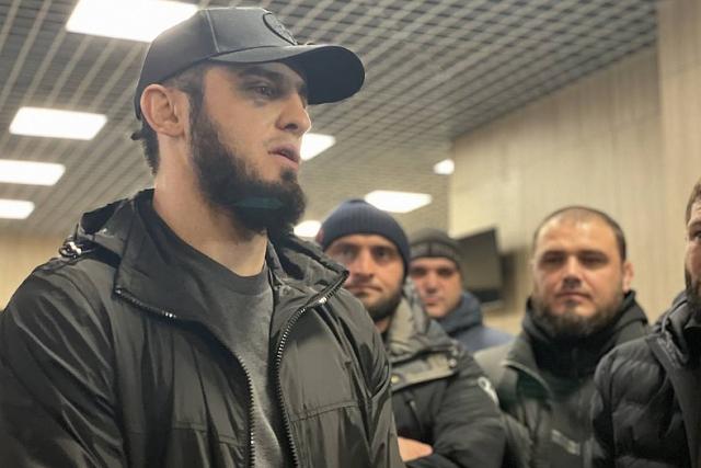 Чемпион UFC Махачев прилетел в родной Дагестан