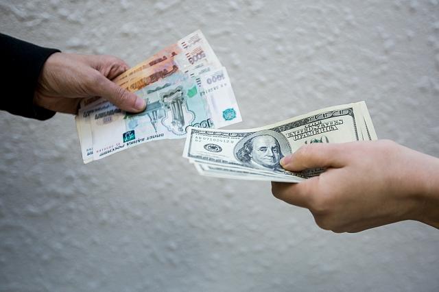 Минфин РФ увеличит скупку валюты на фоне подорожания нефти