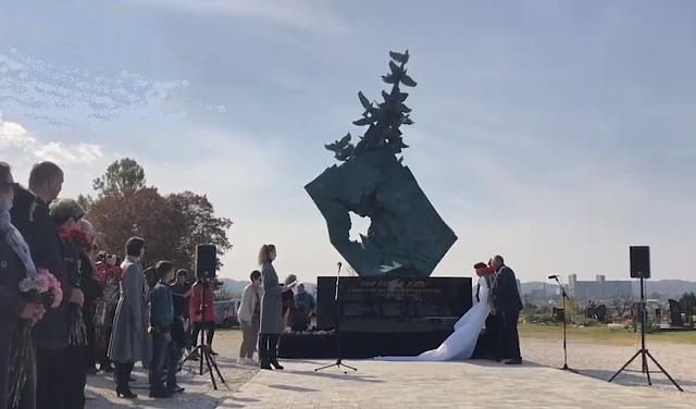 В Керчи открыли мемориал, посвящённый погибшим в политехническом колледже