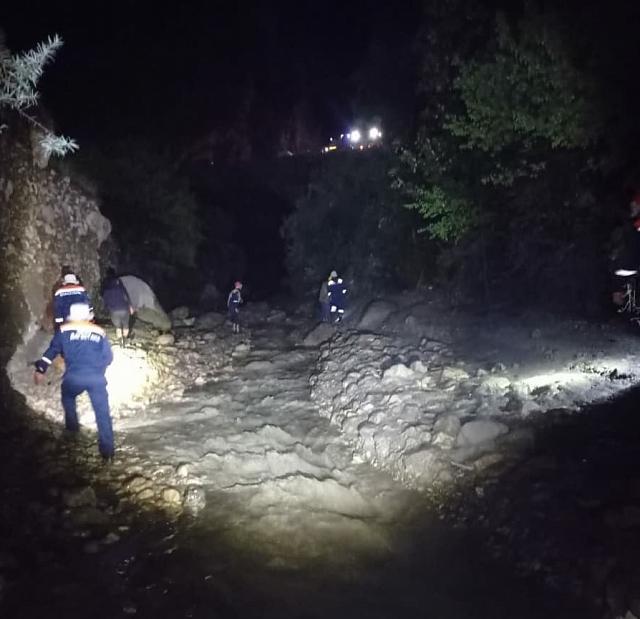 В горах Дагестана селевой поток заблокировал 30 туристов