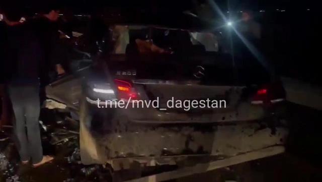 Четыре жителя Дагестана погибли в тройном ДТП с грузовиком