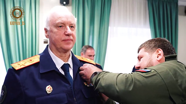 В Грозном Кадыров и Бастрыкин вручили награды друг другу