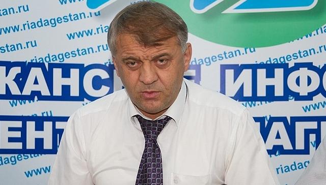 Глава Дагестана уволил своего общественного помощника Абдуразакова