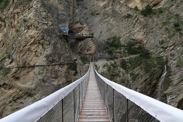Новый туркомплекс из трех пещер открылся в Дагестане