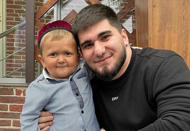 Избиение чеченского инфлюэнсера Тамаева в Махачкале бурно комментируют в соцсетях    