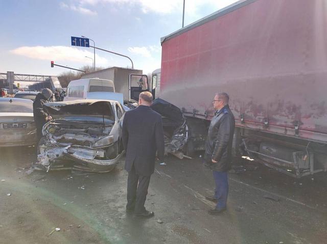 На водителя грузовика, совершившего ДТП с 16 машинами на Ставрополье, завели уголовное дело 
