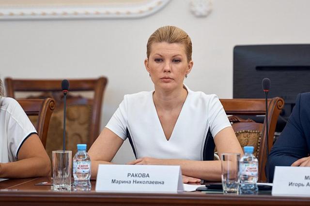 Вице-президент Сбербанка Ракова сбежала после обыска в её особняке 