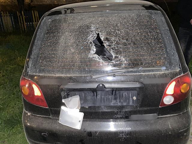 Разгневанный житель Ставрополья разбил камнем машину подруги после ссоры