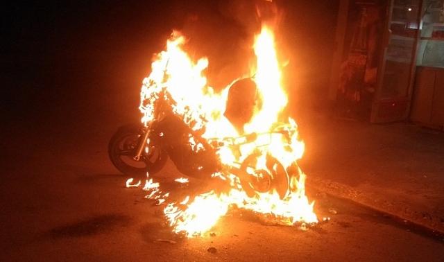 В Махачкале сгорел мотоцикл