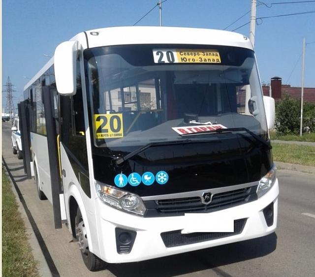 В Ставрополе пожилой пассажир автобуса разбил голову при торможении