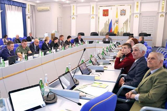 Ставропольские депутаты обсудили проект бюджета края с представителями непарламентских партий