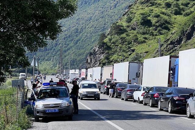 Полицейские из РСО-А призывают воздержаться от поездок в Грузию через «Верхний Ларс» 