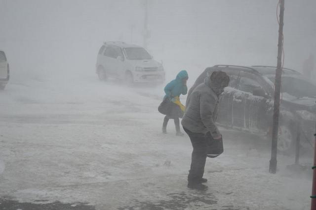 Из-за урагана на Ставрополье введен режим повышенной готовности