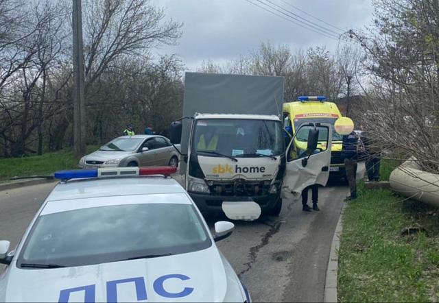 В Ставрополе водитель-бесправник устроил смертельное ДТП с грузовиком