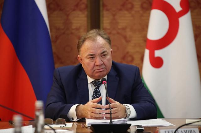 Глава Ингушетии Калиматов подписал закон о поощрении награжденных чиновников