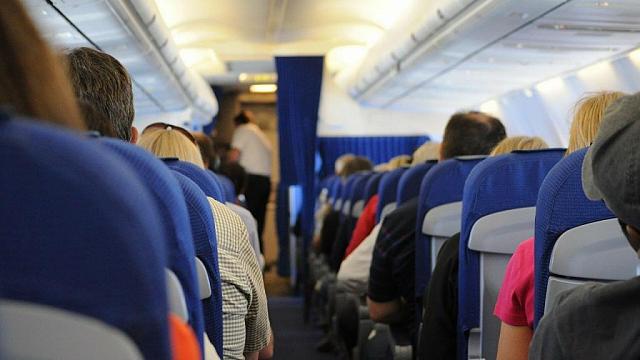 В самолёте, летевшем в РСО-А, пассажир «забыл» про защитную маску