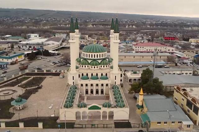 Глава КЧР Темрезов торжественно открыл первую соборную мечеть