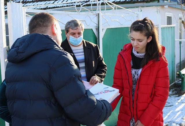 На Ставрополье детям из малообеспеченных семей подарили гаджеты
