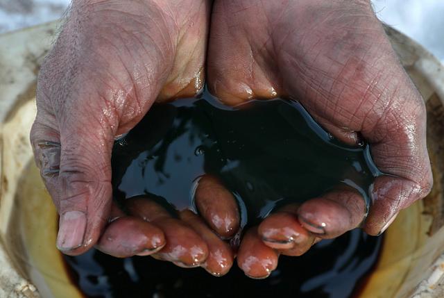 Житель Ингушетии слил из нефтемагистрали в тайник 2,3 тонны горючего