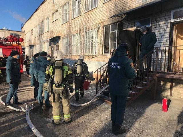 В коронавирусной больнице в Астрахани случился пожар, двое пациентов погибли