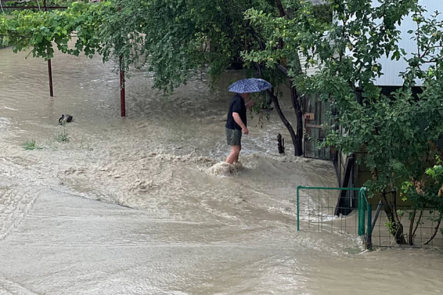 Сильные дожди спровоцировали подъем воды в Лоо 