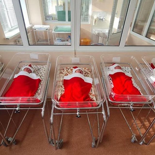 Новорожденных в костюмах Деда Мороза вручат мамам в перинатальном центре КЧР