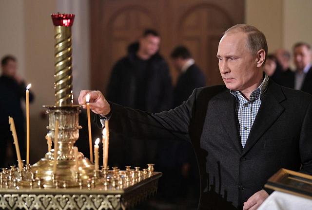 Путин отметил Рождество в старинном храме в Новгородской области