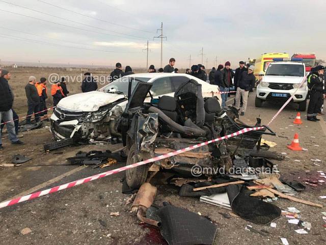 Жительница Дагестана погибла в столкновении автобуса и 3 легковушек
