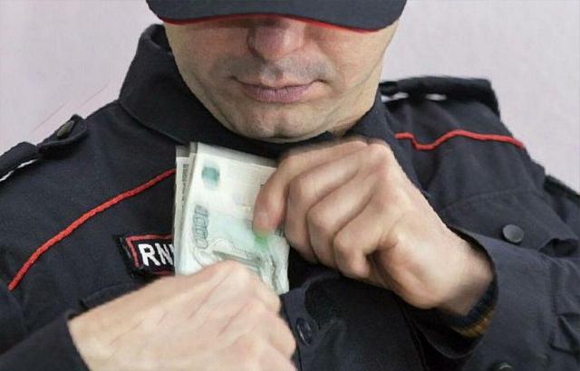 Экс-полицейские Ставрополья лишились свободы за взятки