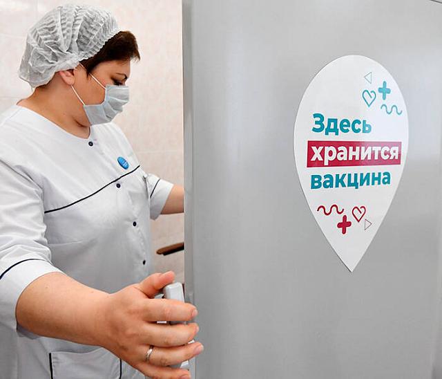Путин поручил перейти к массовой вакцинации от ковида