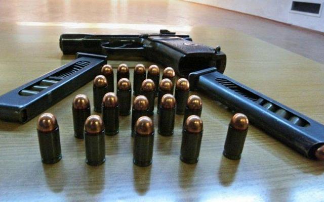 Более 600 патронов и 18 пистолетов изъяли у контрабандиста из Северной Осетии