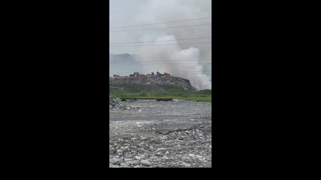Во Владикавказе - пожар на мусорном полигоне  