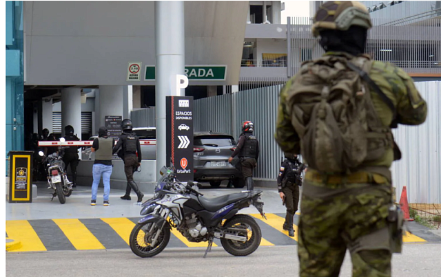 Восемь человек погибли во время беспорядков в Эквадоре