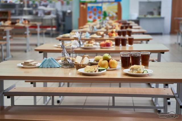 В Черкесске учеников частной гимназии накормили просроченным мясом