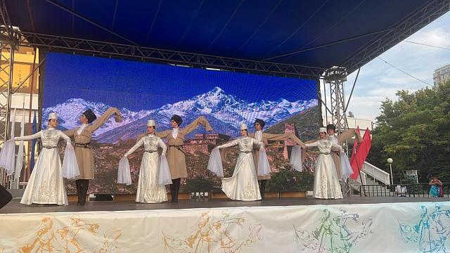 В Махачкале открылся X фестиваль народного творчества СКФО «Кавказ – единая семья»