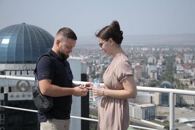 На высоте птичьего полета в Грозном девушка получила предложение о замужестве